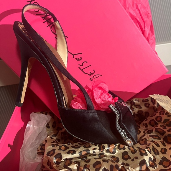 Betsy Johnson Black Satin Stilettos Rhinestone Embellished Bow - W9 - Picture 5 of 6